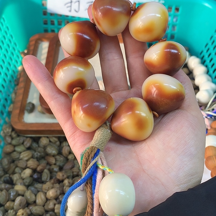 千眼菩提吊坠佛心果金包玉手串