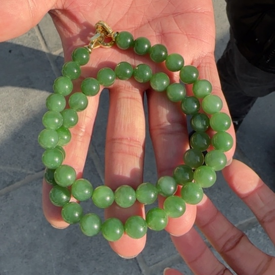 和田玉颈饰未镶嵌俄罗斯卡10无黑点，果阳绿