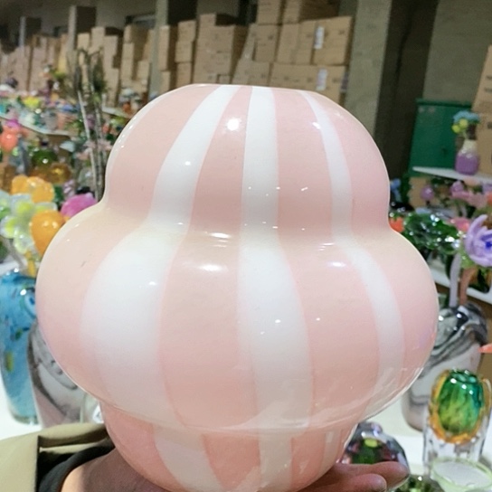 琉璃花瓶高23厘米口径5厘米