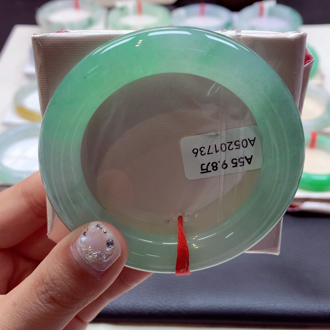 翡翠手镯未镶嵌尾款77