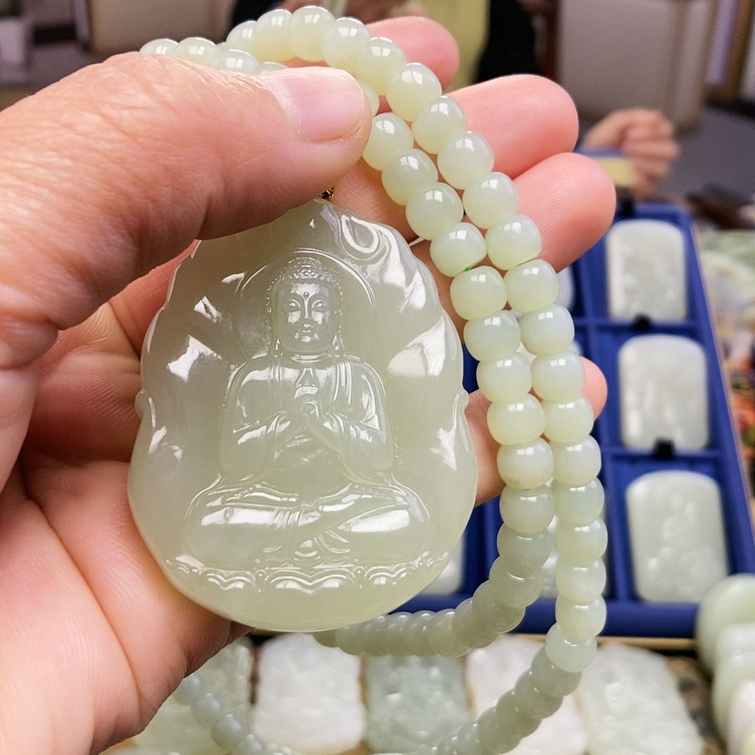 和田玉颈饰未镶嵌麦**腔