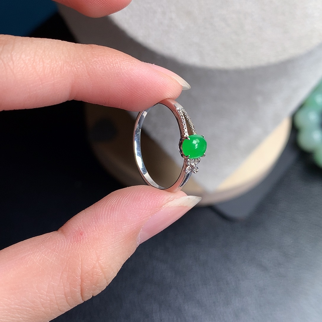 翡翠裸石18K金镶嵌缅甸天然A货翡翠阳绿蛋面