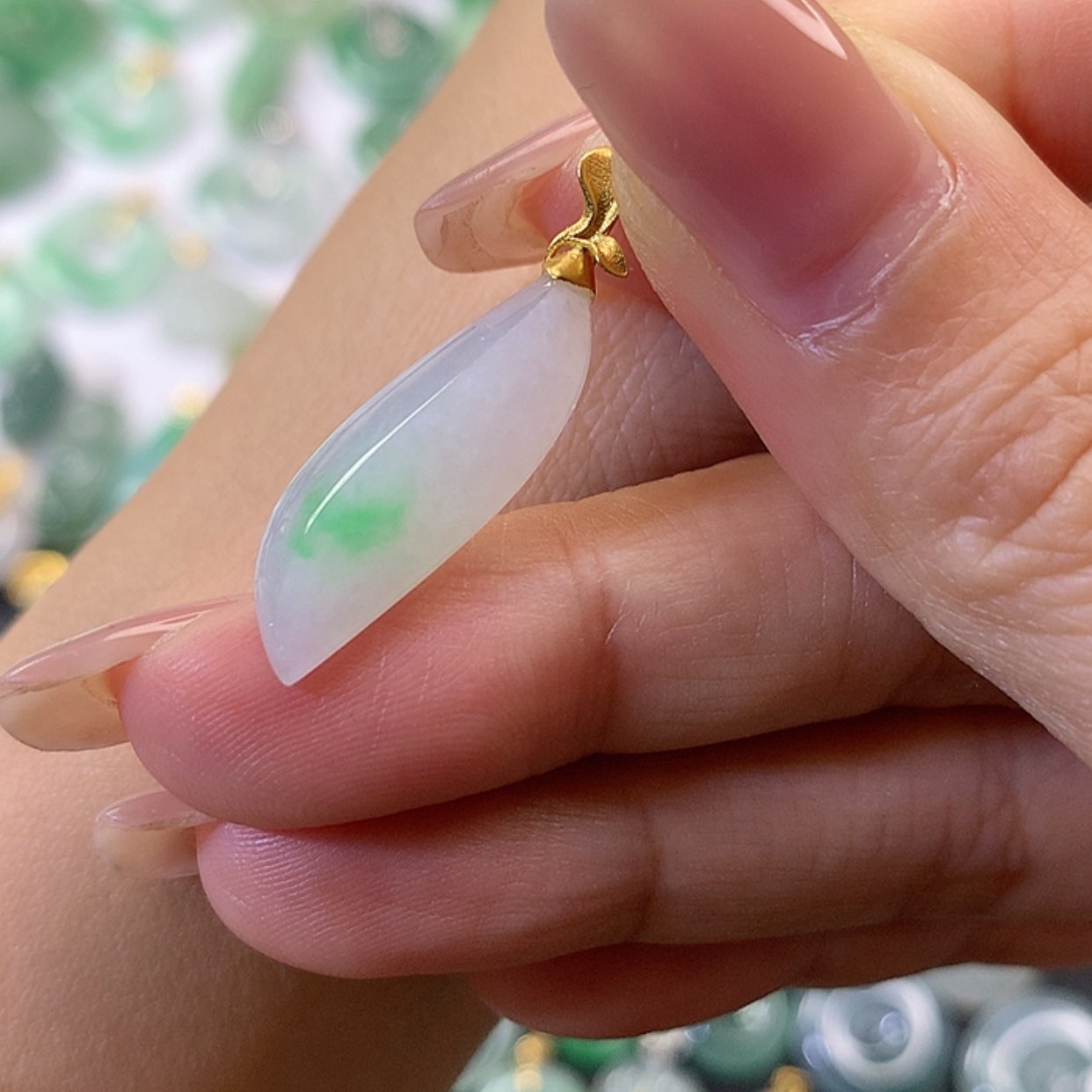 【闪购商品】翡翠吊坠(赠链)18K金镶嵌