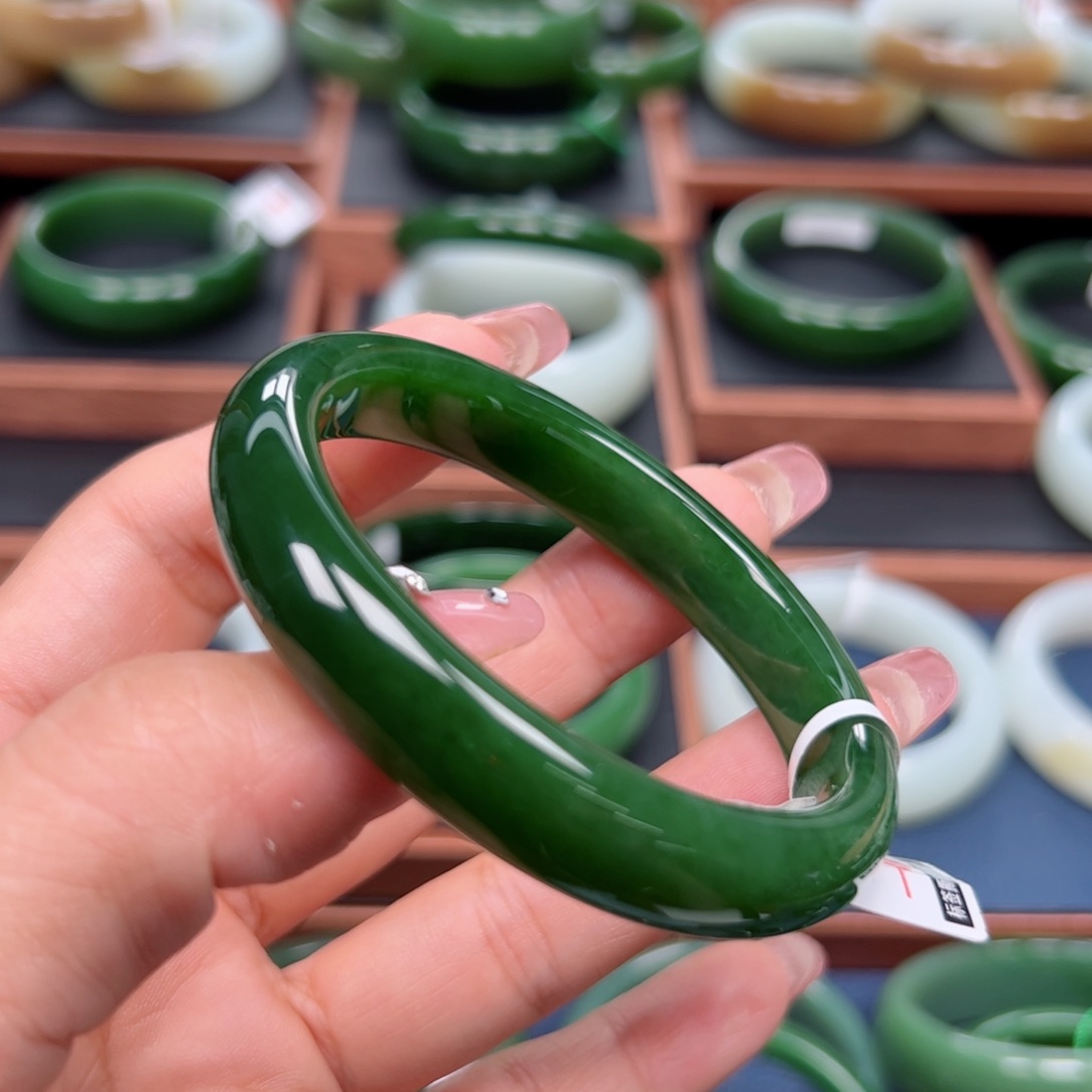 未镶嵌手镯和田玉（碧玉）