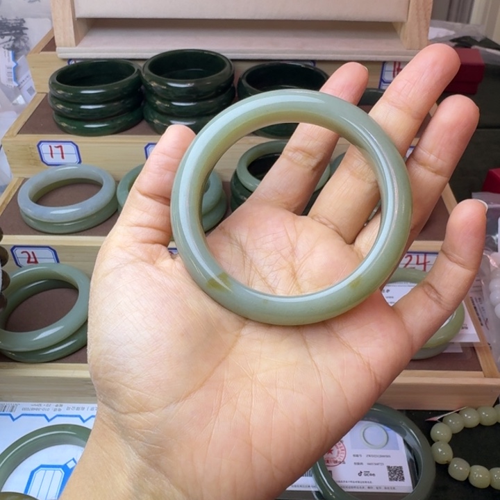 瑞***安和田玉（糖玉）未镶嵌手镯