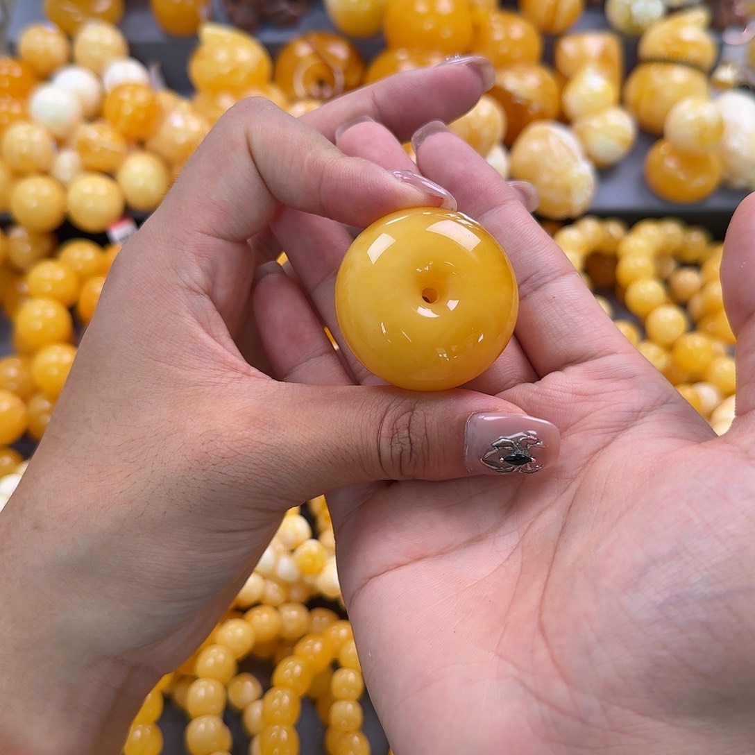 蜜蜡未镶嵌珠宝奇石