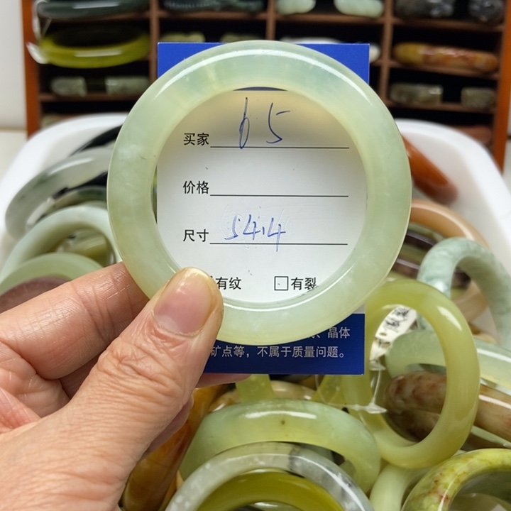 蛇纹石玉未镶嵌手镯