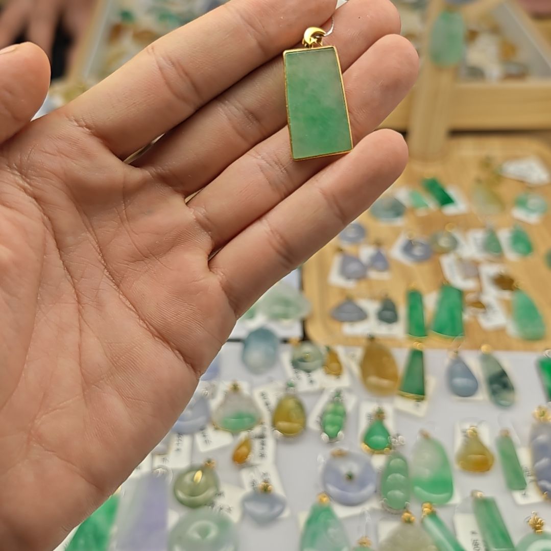 翡翠18K金镶嵌颈饰