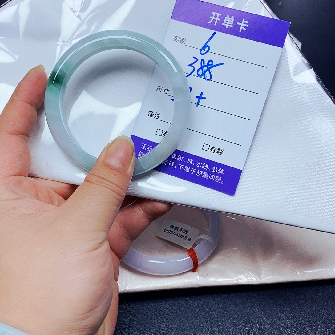 翡翠手镯未镶嵌翡翠手镯