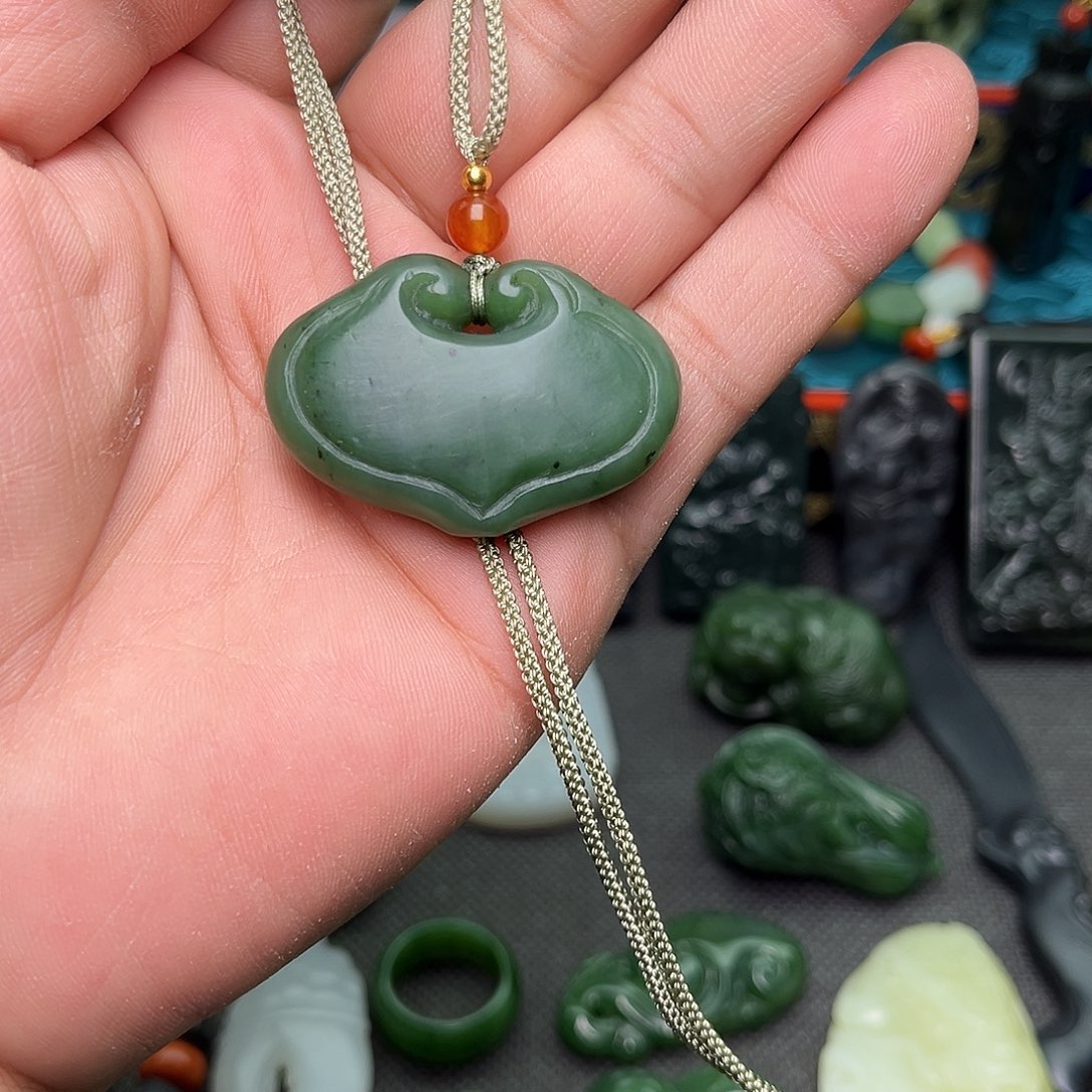 和田玉颈饰未镶嵌