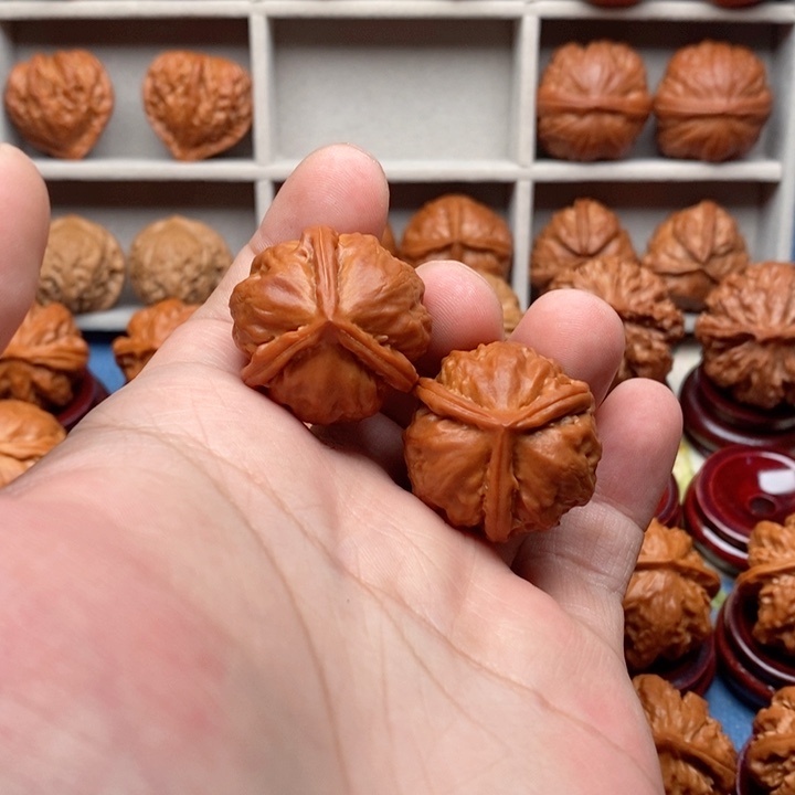 沈***馆文玩核桃把件三棱