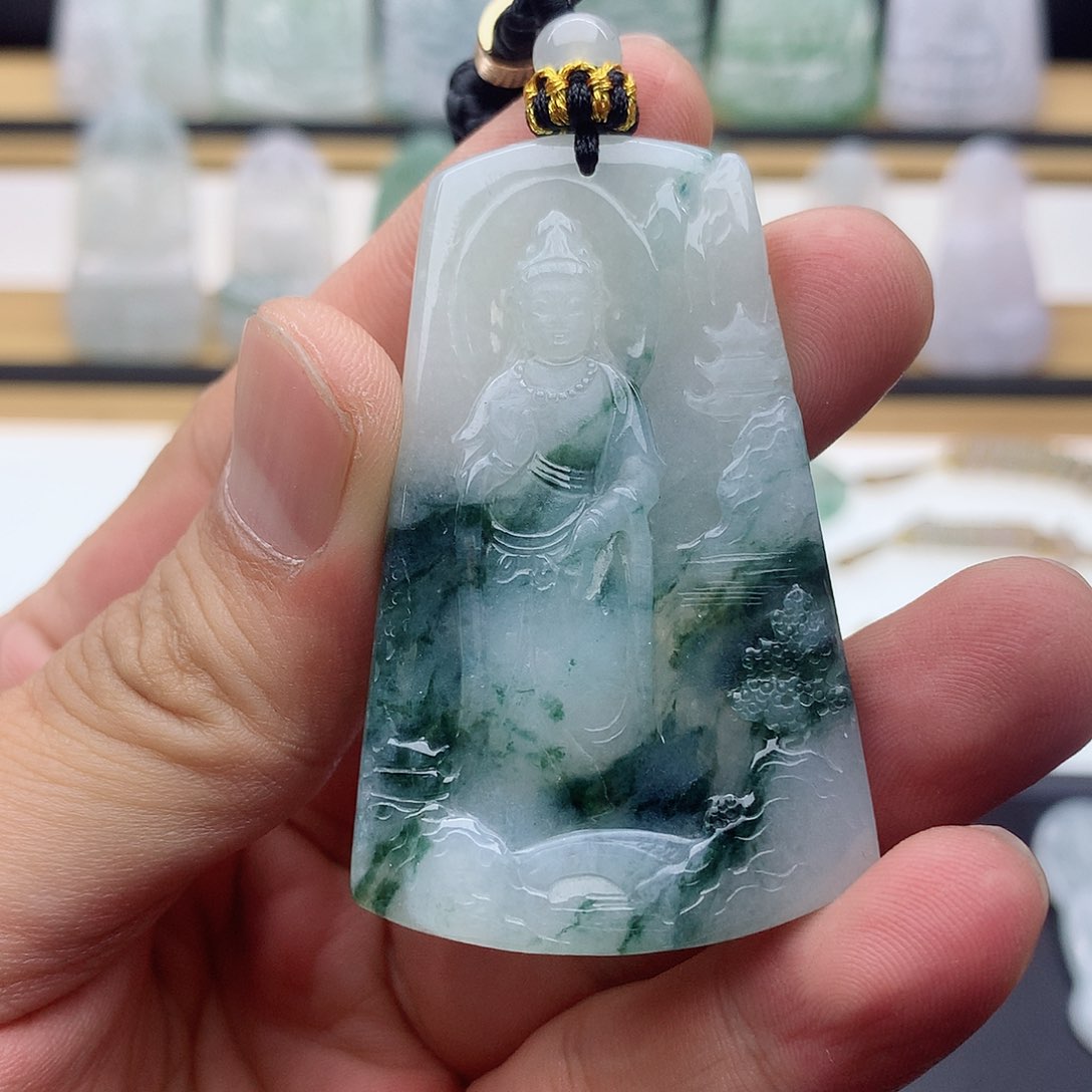 翡翠未镶嵌颈饰山水观音