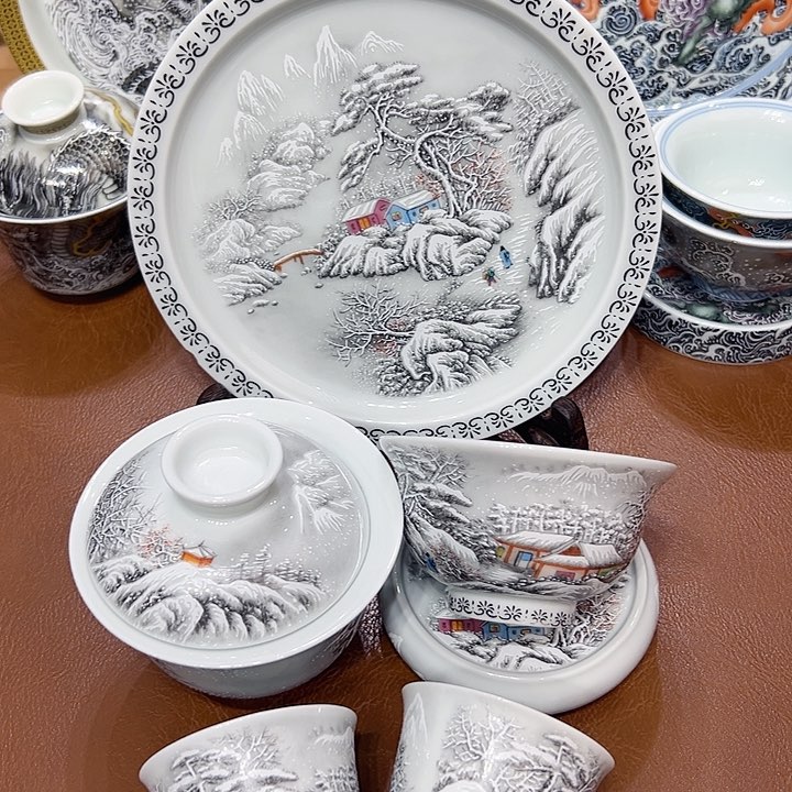 摆件景德镇陶瓷艺术展在上海举办期间举行的艺术