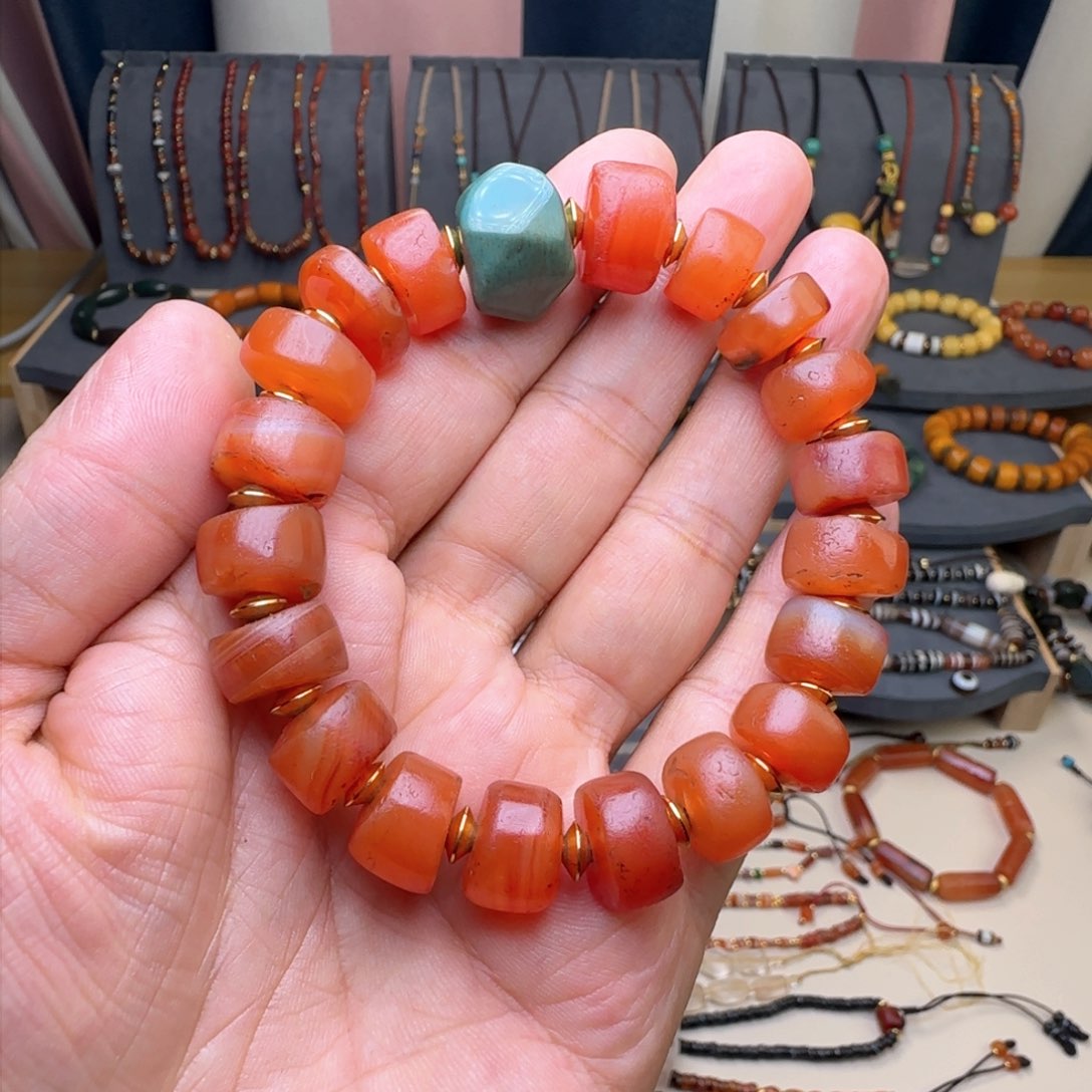 南红玛瑙颈饰未镶嵌