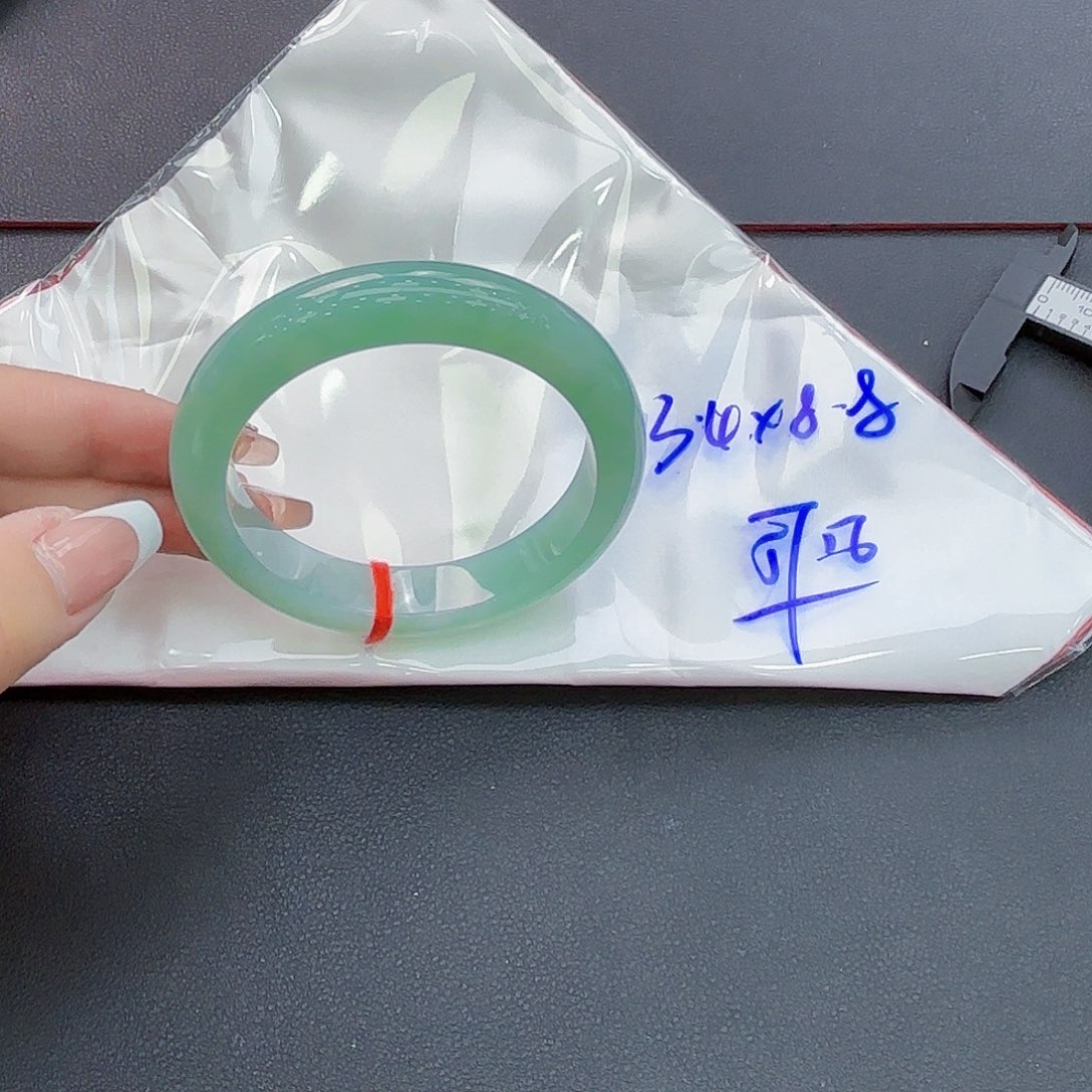 翡翠手镯未镶嵌手镯