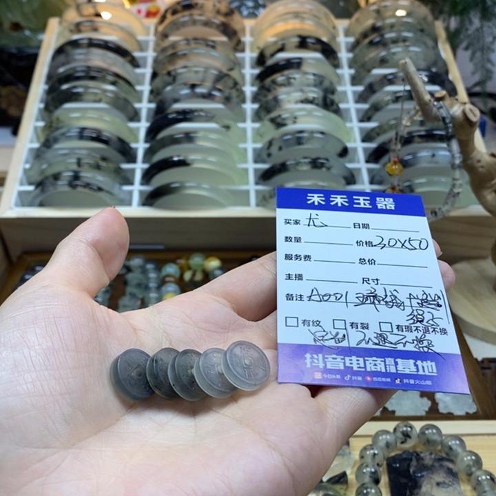 尤***别蛇纹石玉未镶嵌颈饰