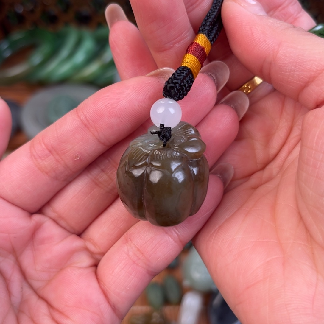 和田玉（糖玉）未镶嵌颈饰