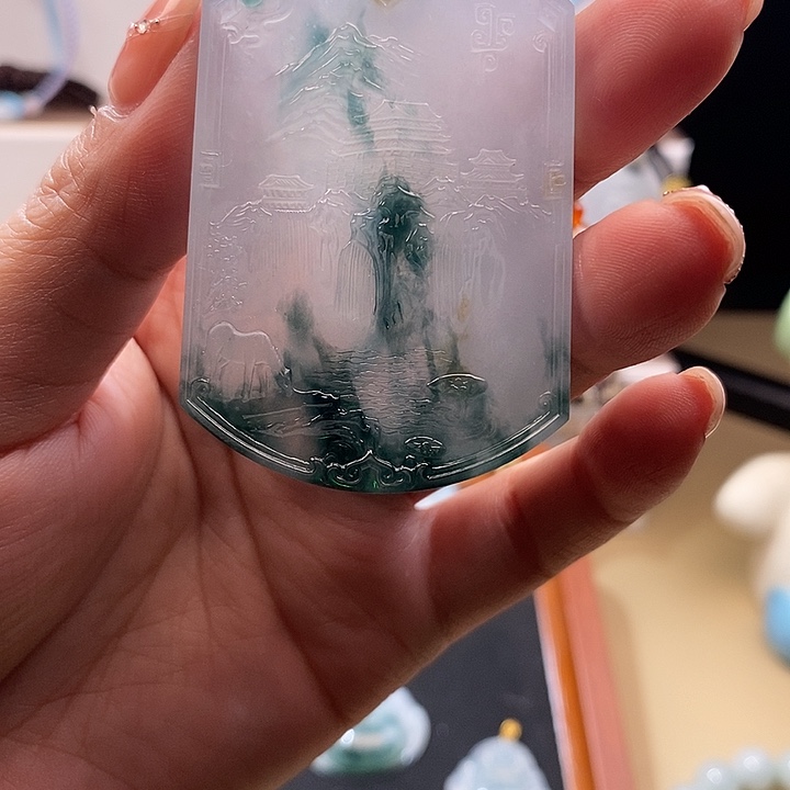 一***花翡翠未镶嵌颈饰山水无事牌