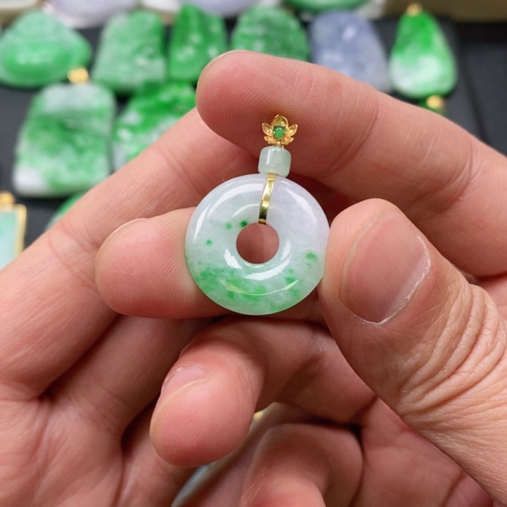 翡翠颈饰未镶嵌吊坠