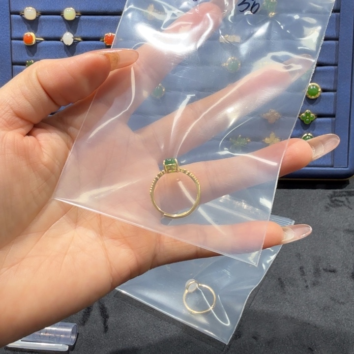 行***馆和田玉未镶嵌颈饰