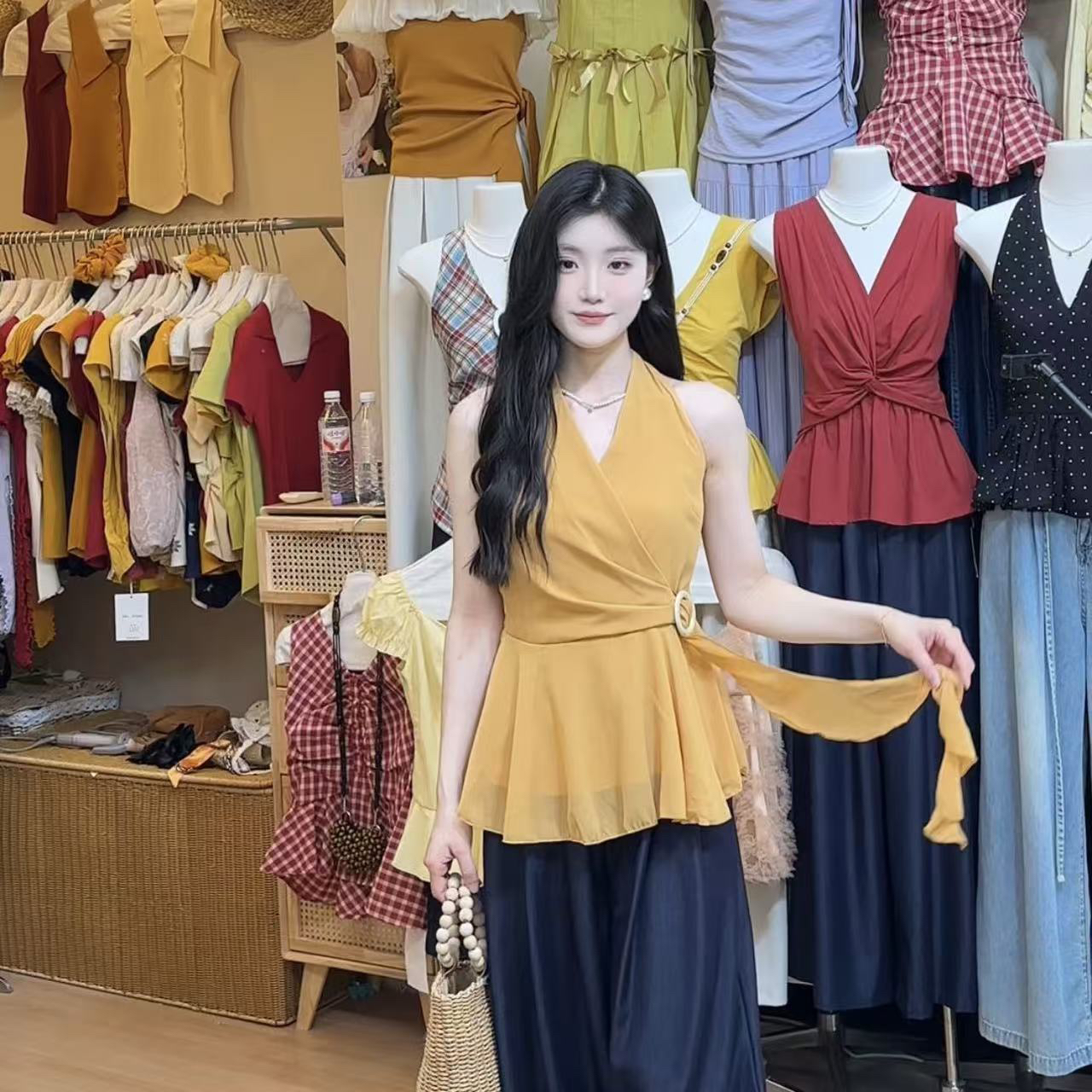 夏季温柔气质木扣飘带挂脖V领无袖小衫不可拆卸腰带