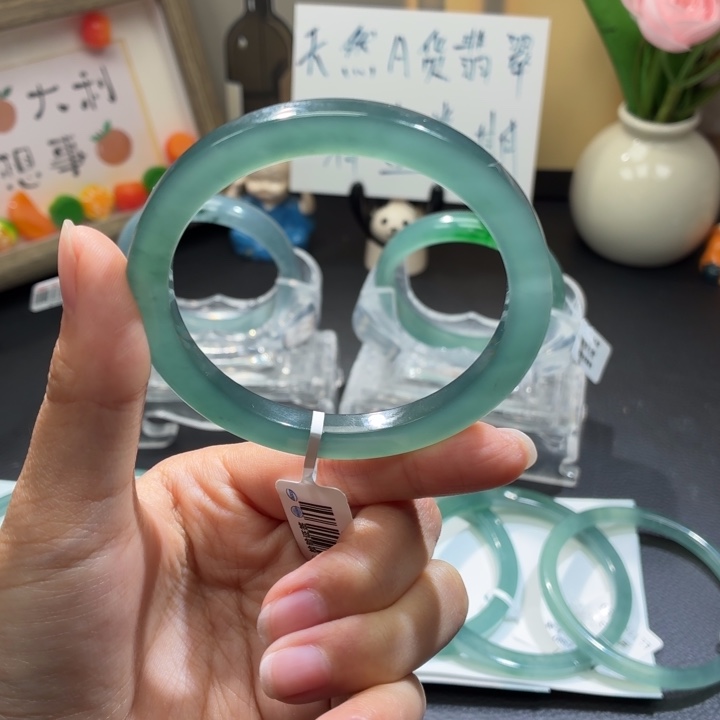 翡翠未镶嵌手镯冰蓝绿