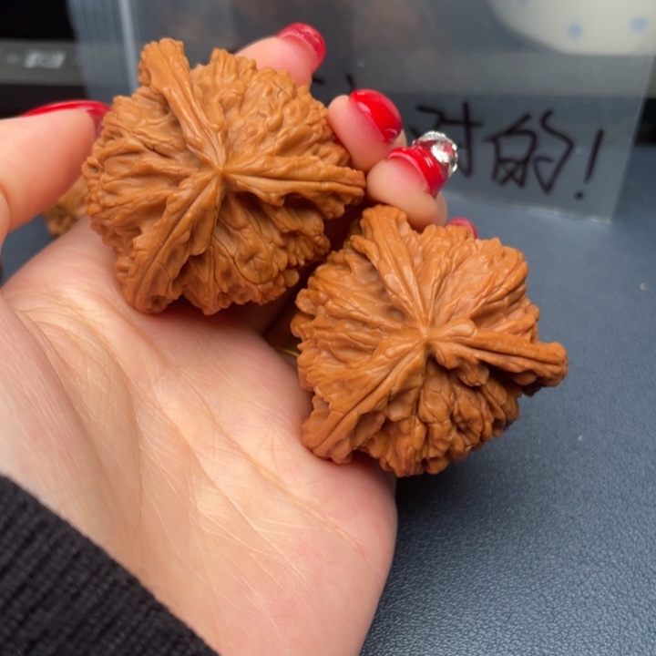 乐****文玩核桃吊坠白狮子