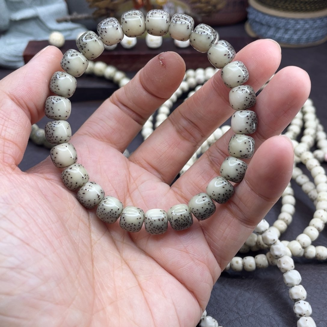 星月菩提手串9×8冰糖料河豚小细星