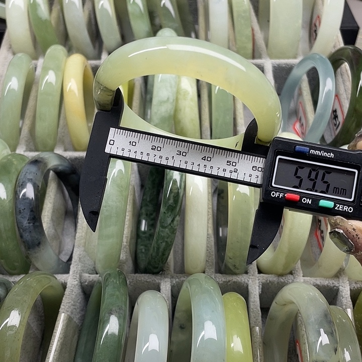 蛇纹石玉未镶嵌手镯453