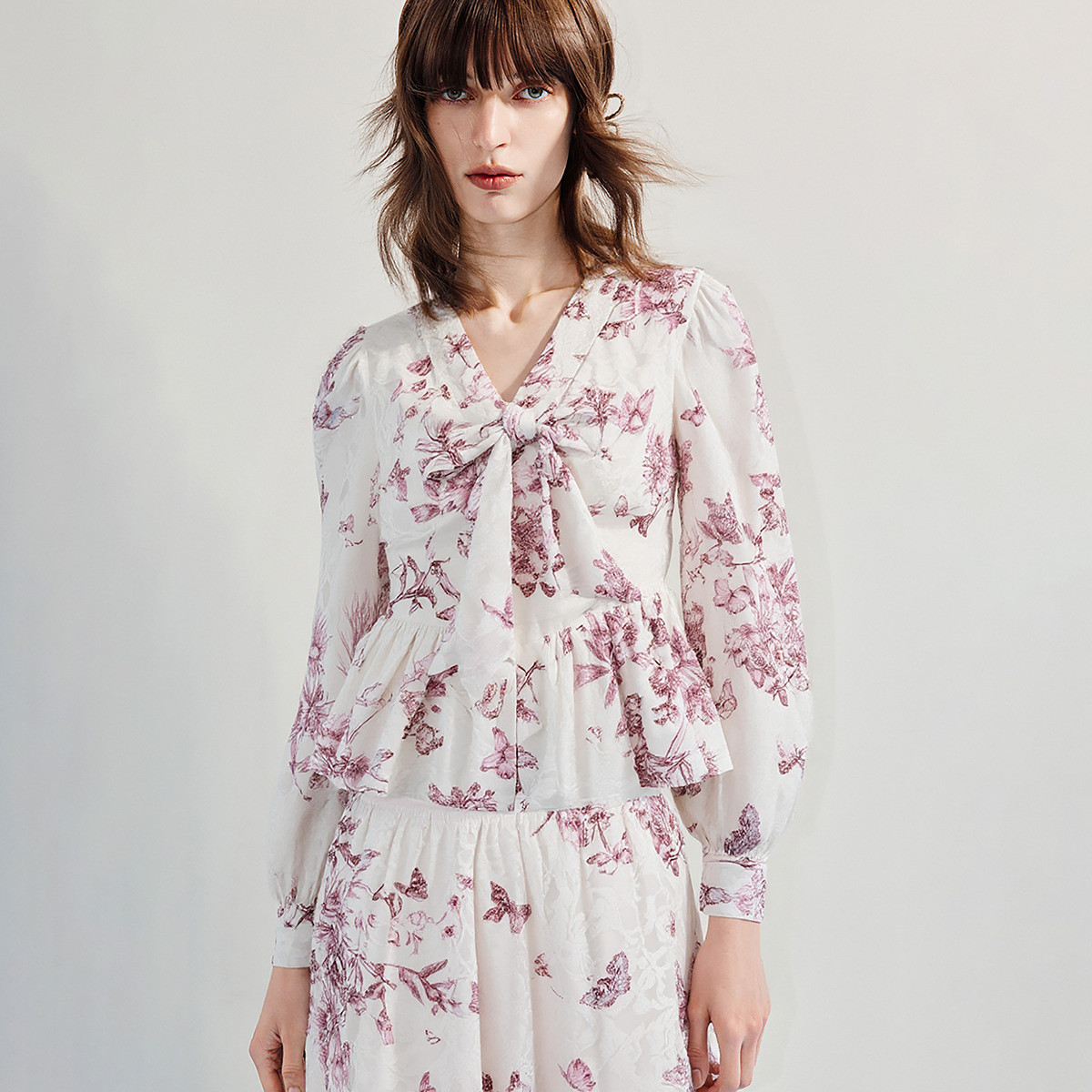 MAXRIENY法式浪漫穿搭丝绒烧花衬衫女25秋款蝴蝶结系带上衣