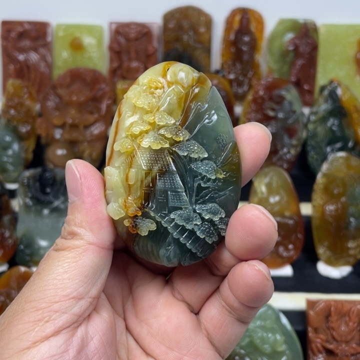 蛇纹石玉吊坠未镶嵌