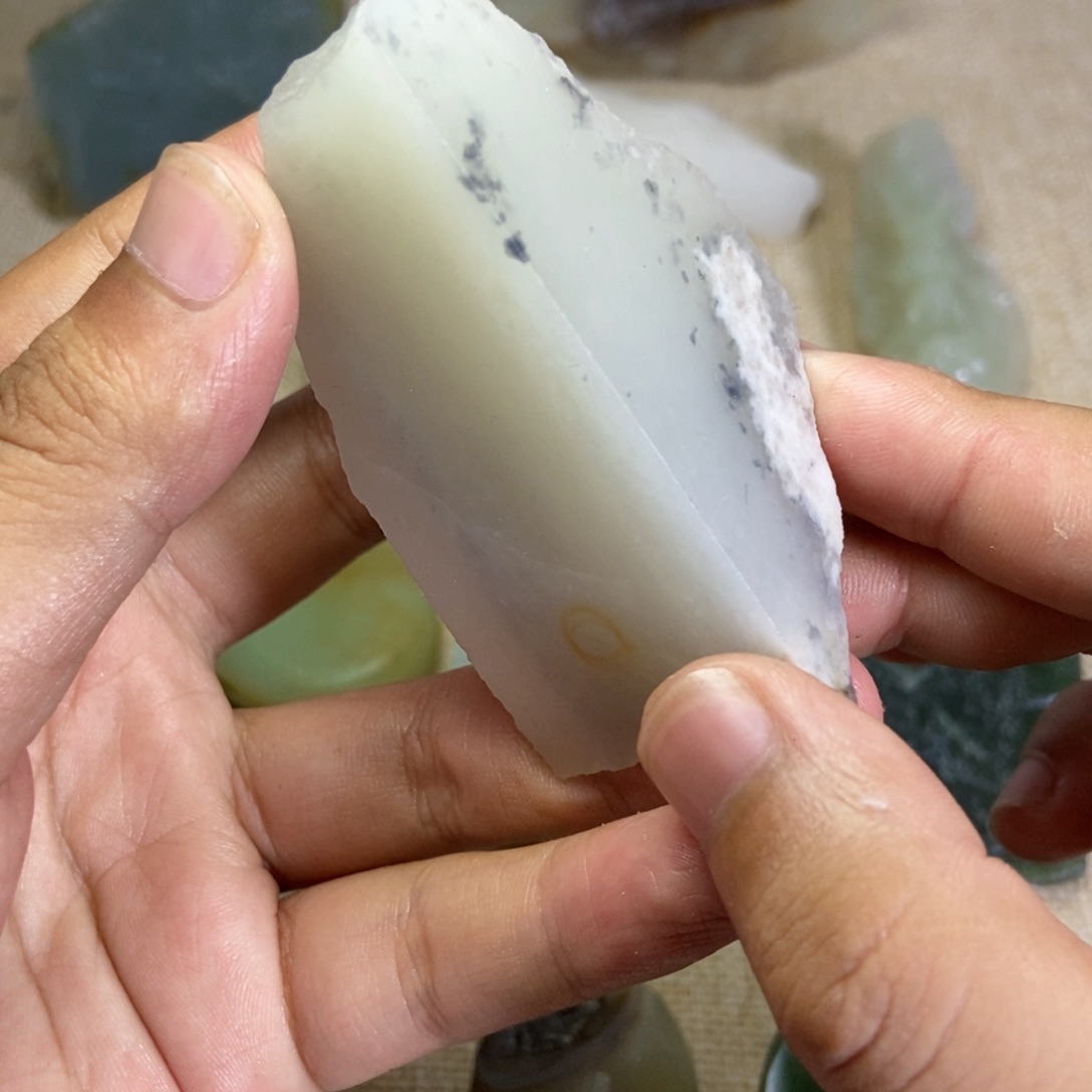 未镶嵌和田玉（糖玉）珠宝半成品
