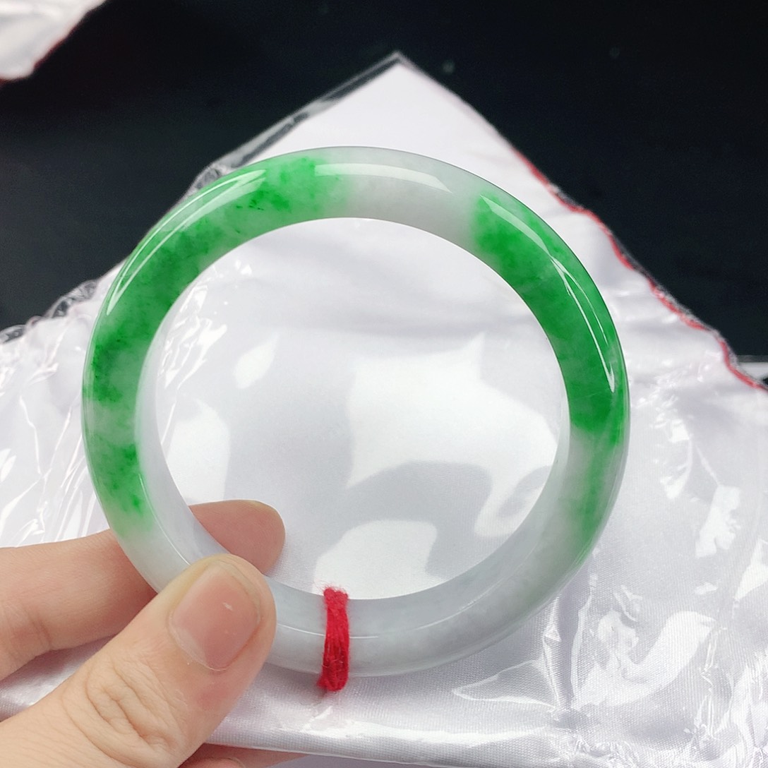翡翠手镯未镶嵌翡翠105