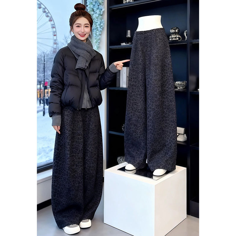 兹伊翰【叠穿主义】2025冬季新款短款保暖棉服卫衣豹纹阔腿裤三件套