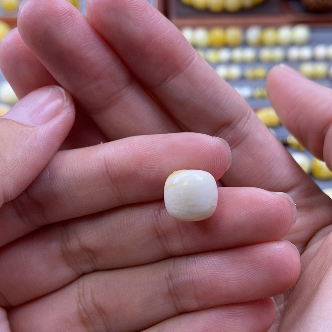 琥珀未镶嵌珠宝奇石E****a