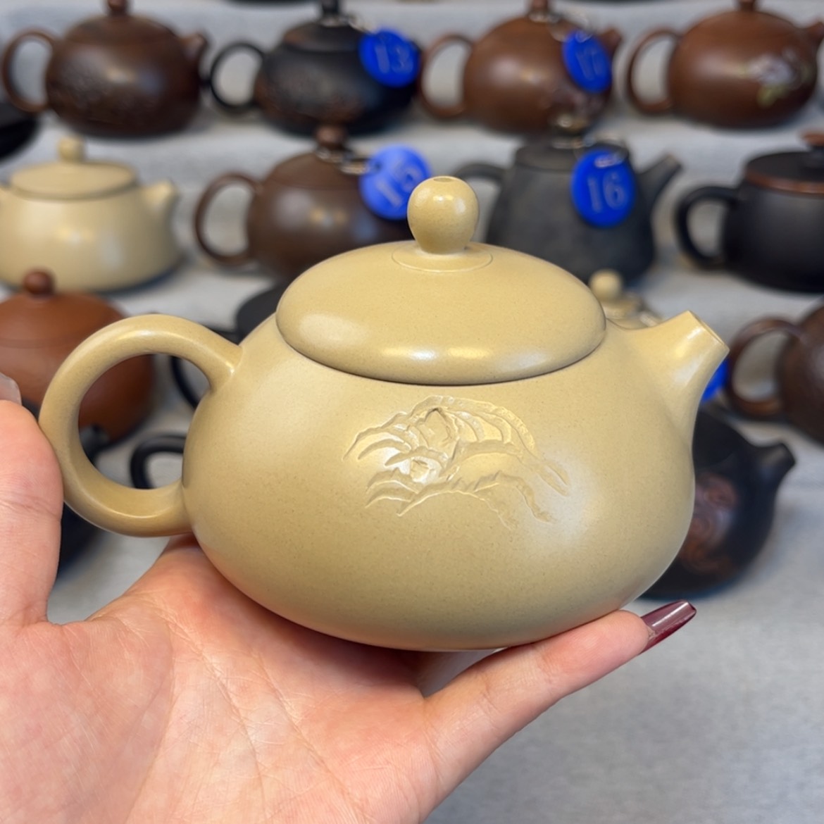 【闪购商品】白泥 微瑕 容量 210c c