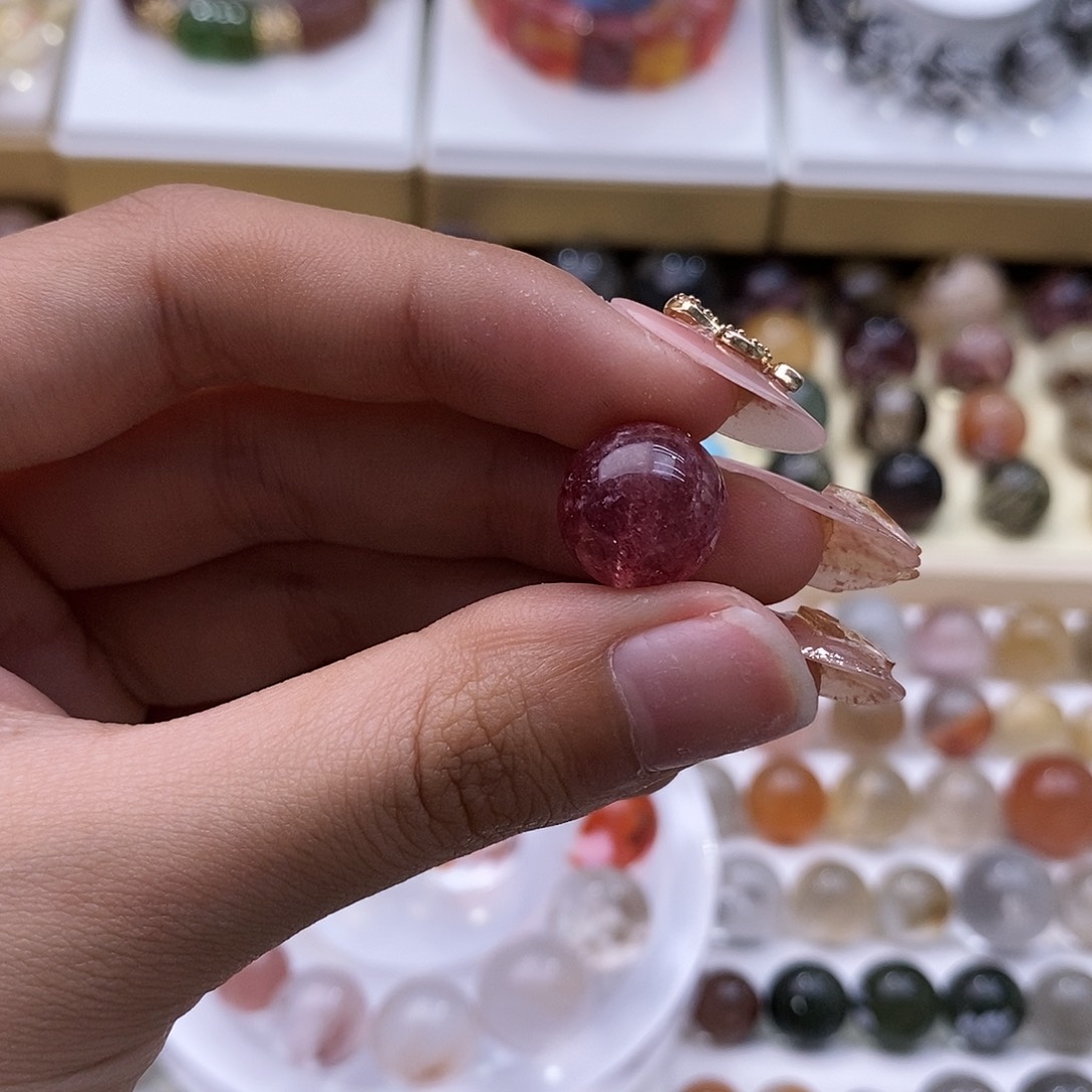 水晶颈饰未镶嵌，