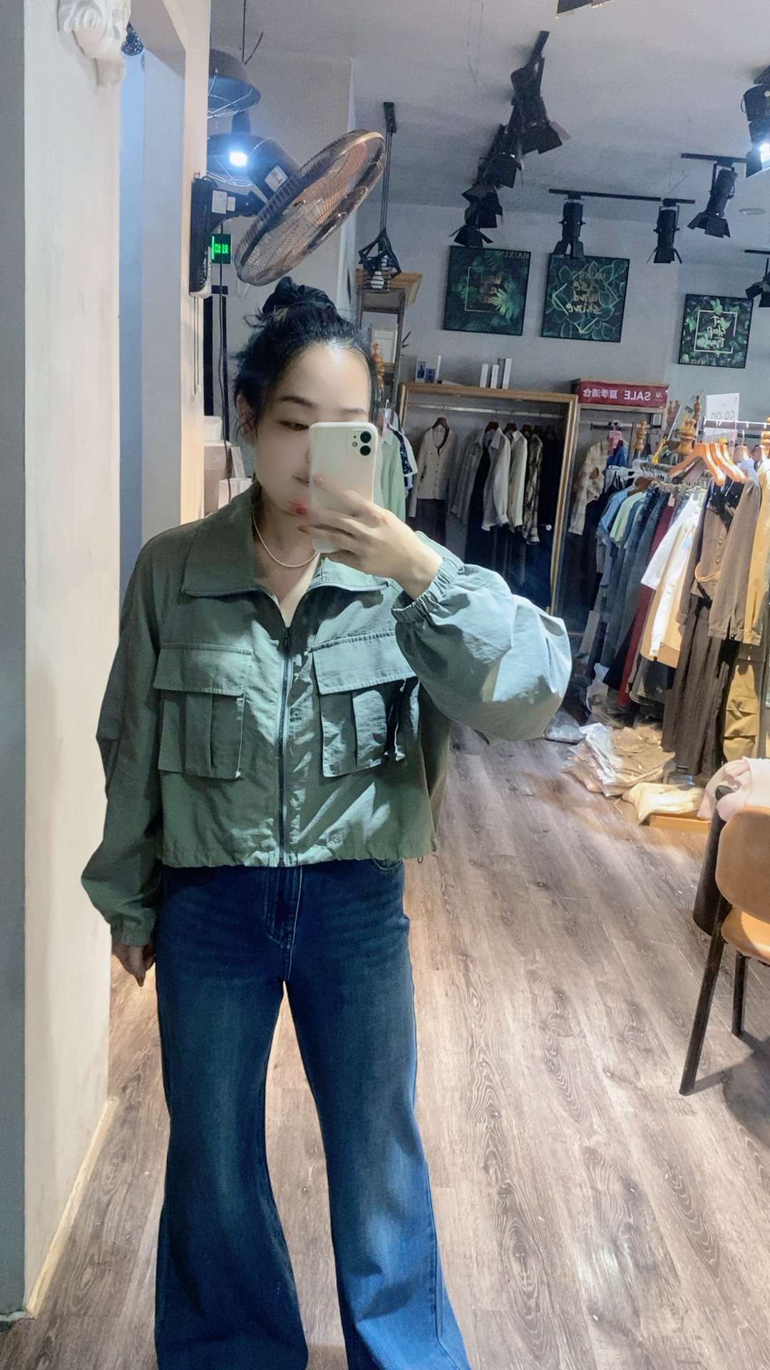 直下摆轻职风女休闲风翻领短外套重工牛仔拼接时尚