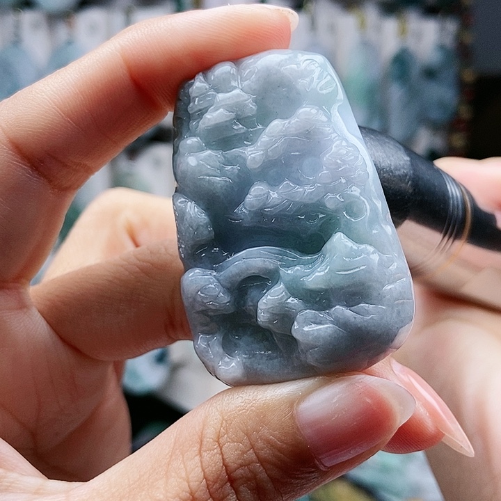 颈饰足铂镶嵌翡翠翡翠