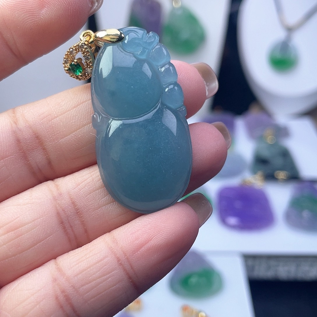 翡翠吊坠(赠链)未镶嵌