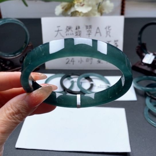 翡翠手镯未镶嵌70尺寸