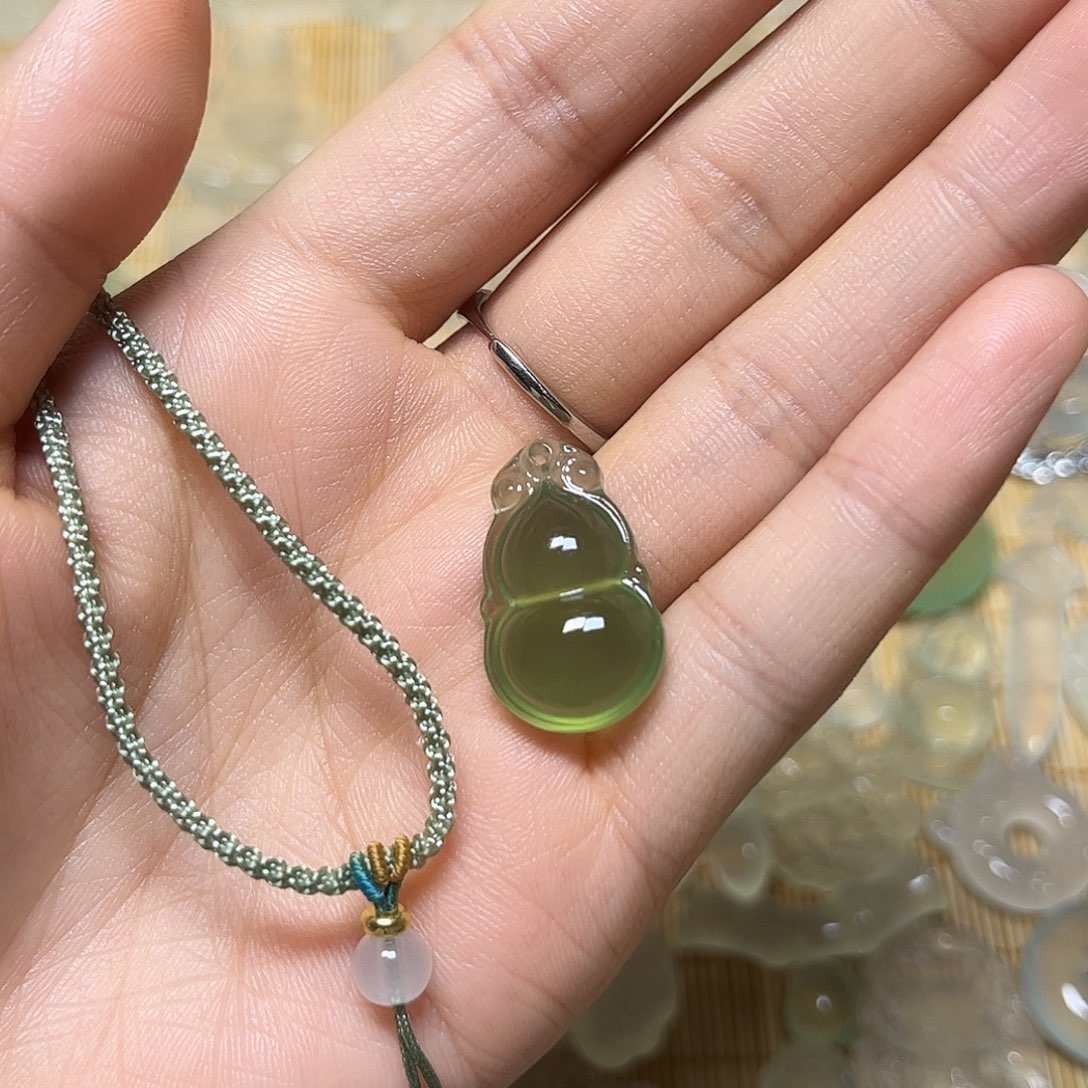 想***啥蛇纹石玉未镶嵌颈饰