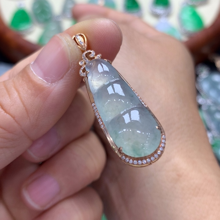 翡翠吊坠(不含链)18K金镶嵌