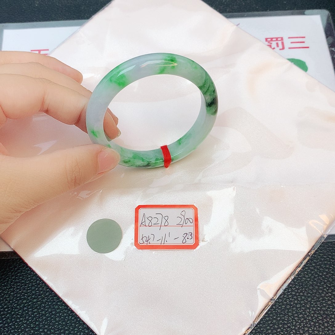 翡翠手镯未镶嵌缅甸翡翠