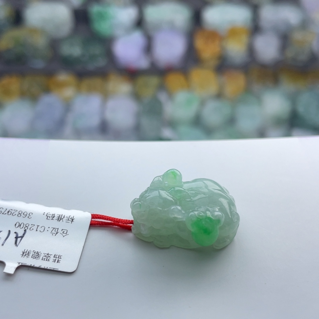 翡翠未镶嵌颈饰貔貅