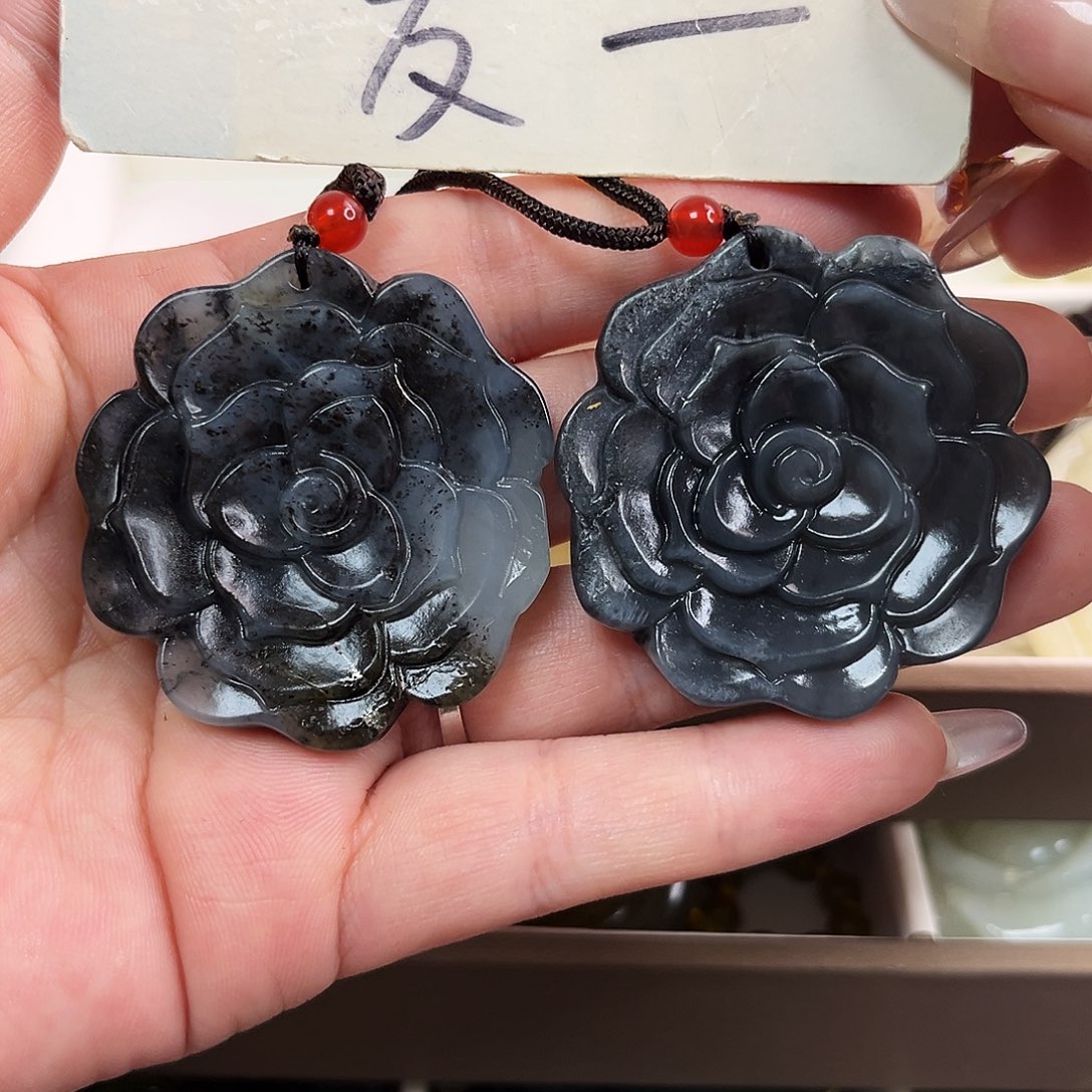 蛇纹石玉颈饰未镶嵌