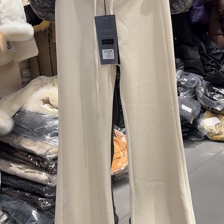 毛衣等服装生产的服装设计人员阅读用服装