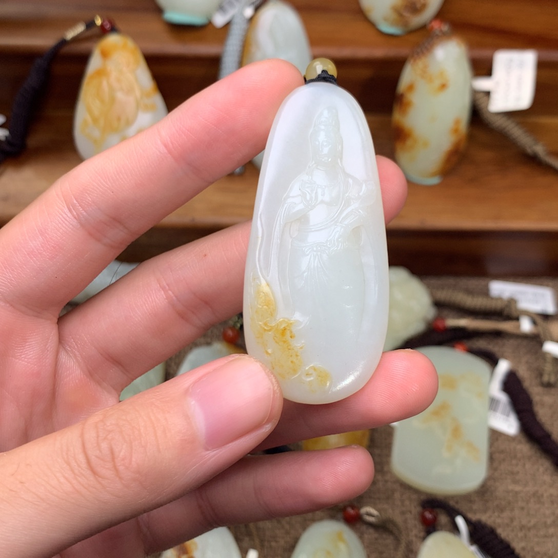 爱***度和田玉未镶嵌颈饰