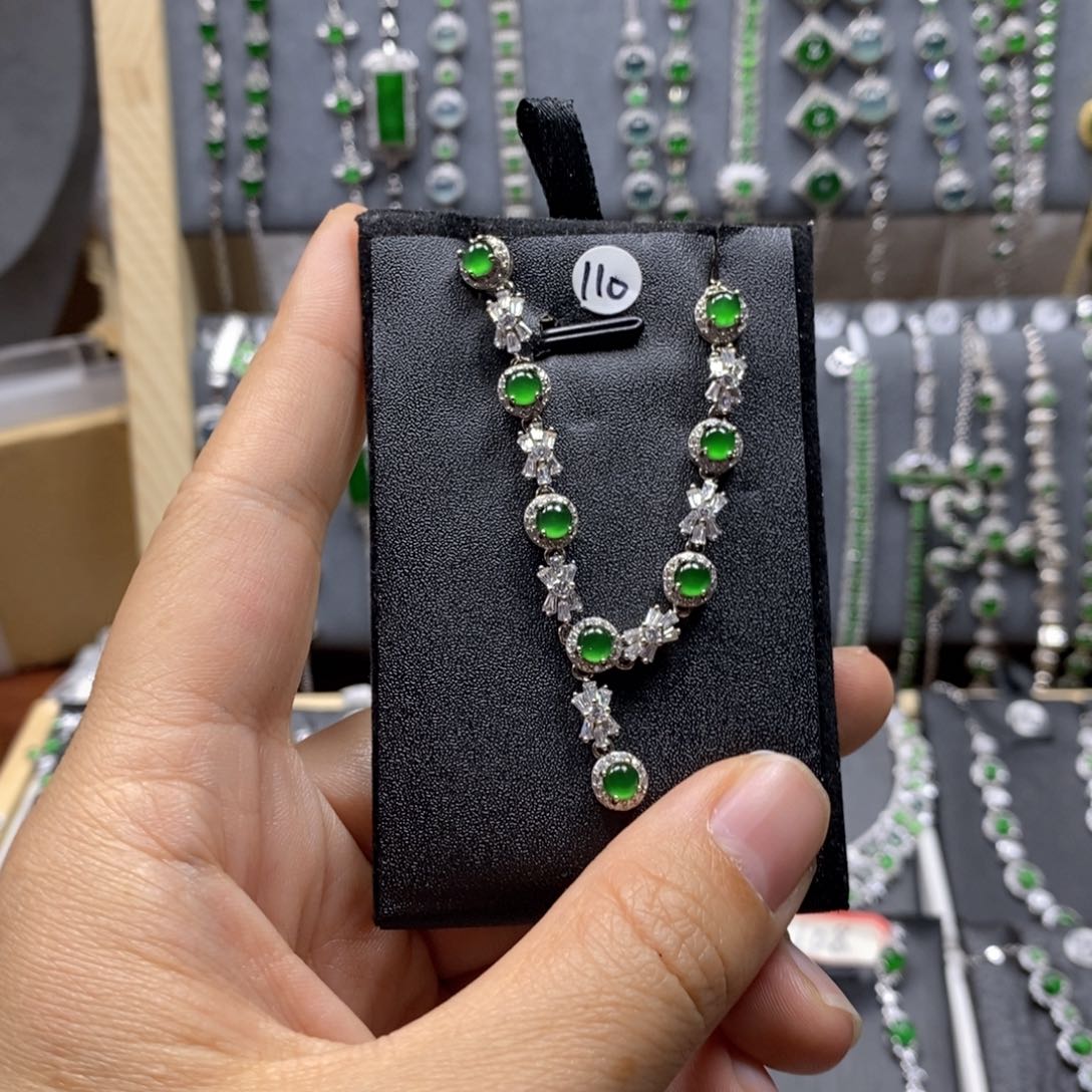 翡翠颈饰银S925镶嵌青**?翡翠