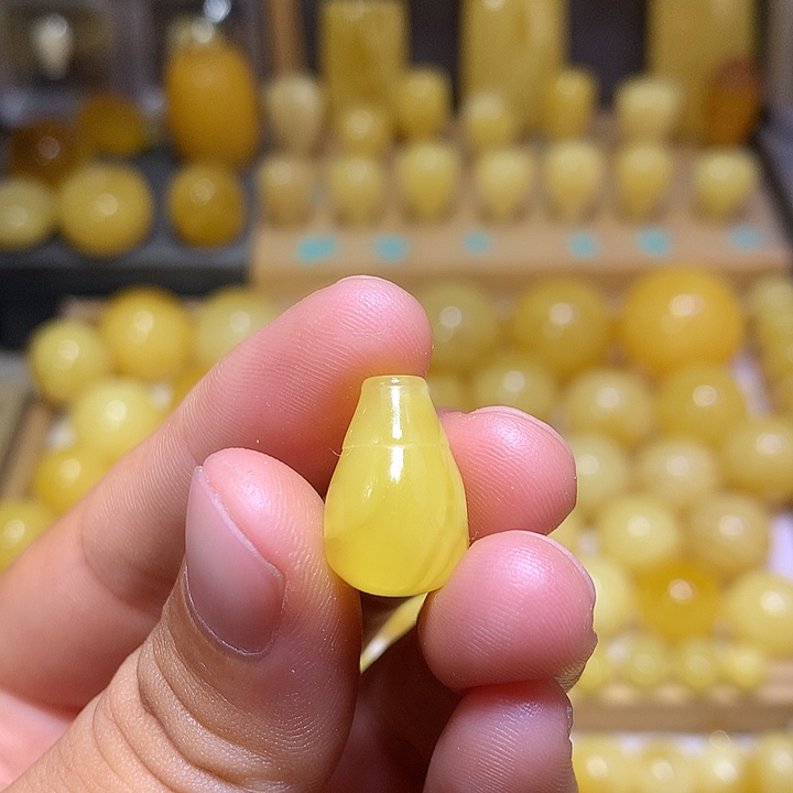 裸石蜜蜡未镶嵌天然俄料蜜蜡鸡油黄三通11.1